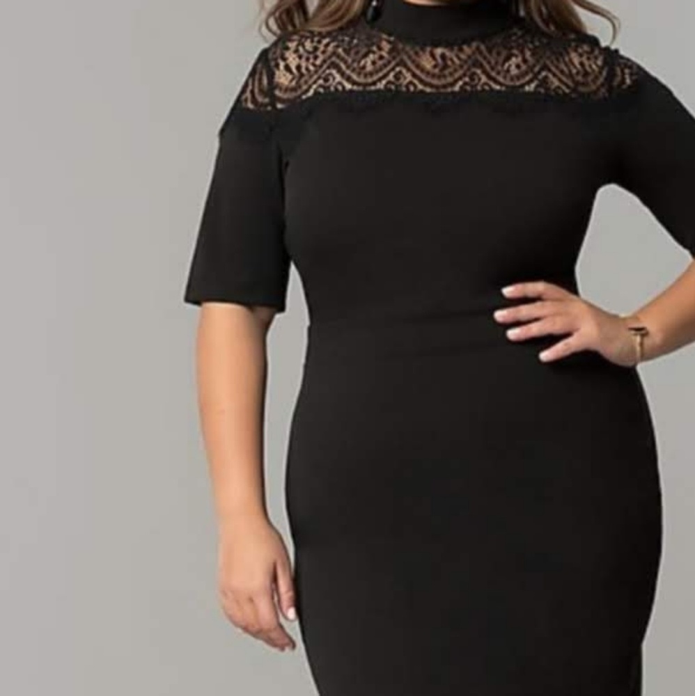 Short Lace detailed dress